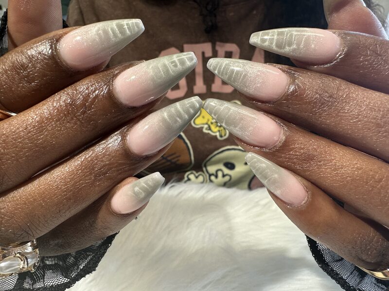 Silver cat-eye chrome stiletto nails